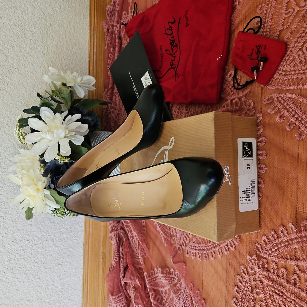 Louboutin simple pump